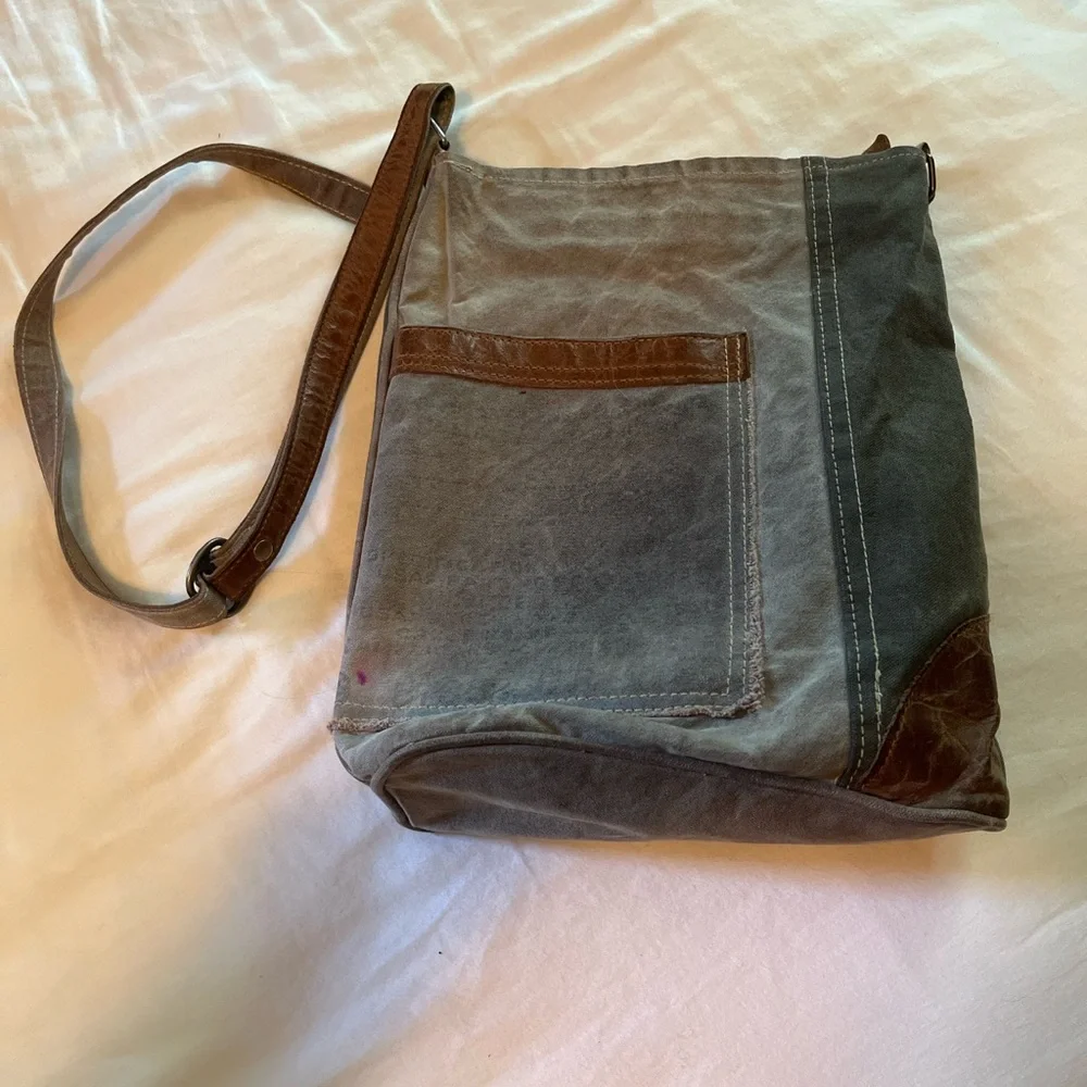 Stylish Brown and Gray Crossbody Bag - Picture 2 of 11